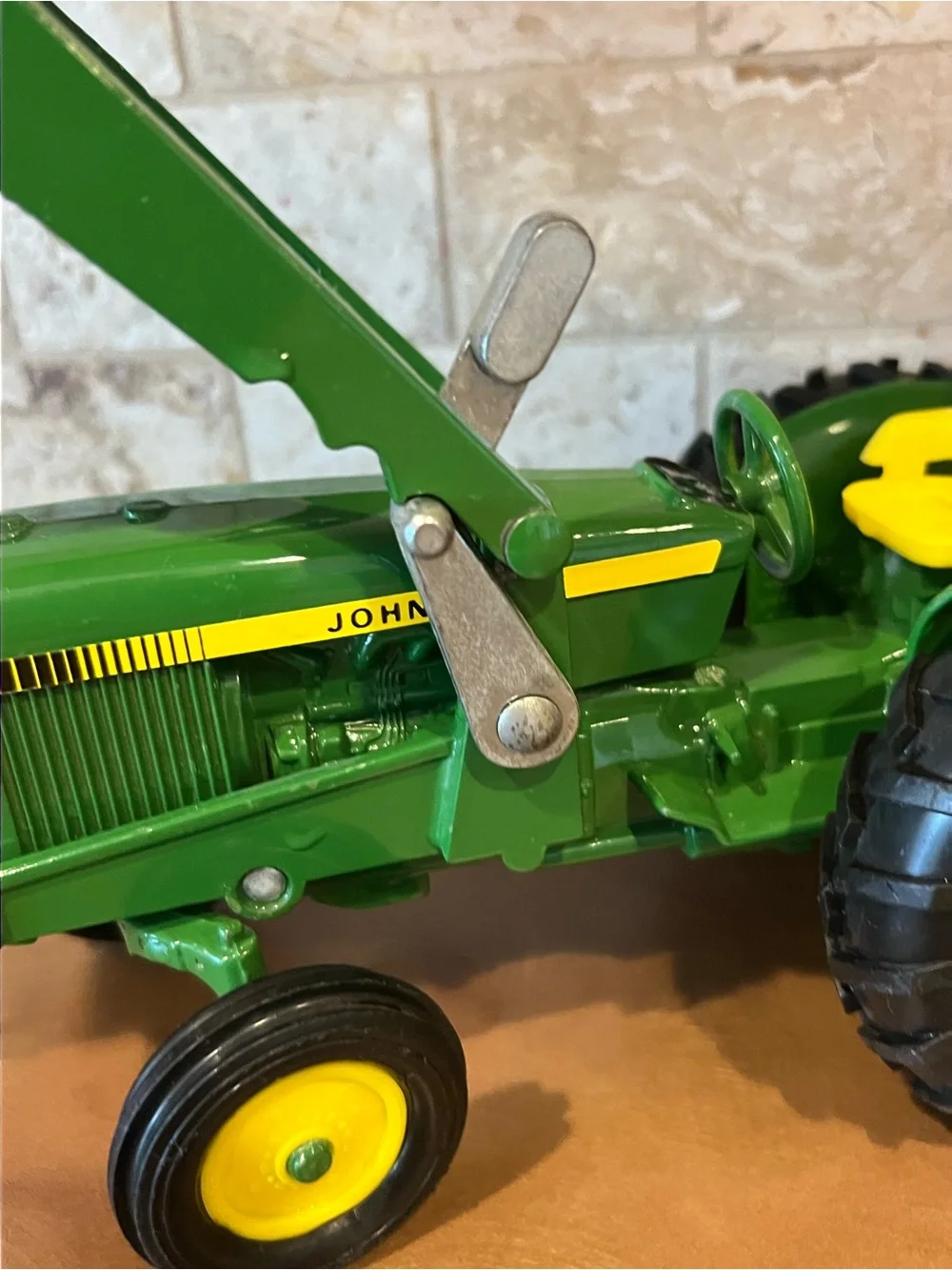John Deere 0638 1/16 DieCast Utility Tractor w/Loader Toy
